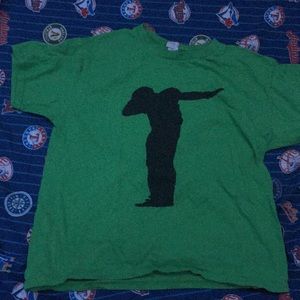 Dabbin football player tee green size youth medium